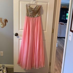 Vintage Sherri Hill strapless size 0 gown. A stunner!